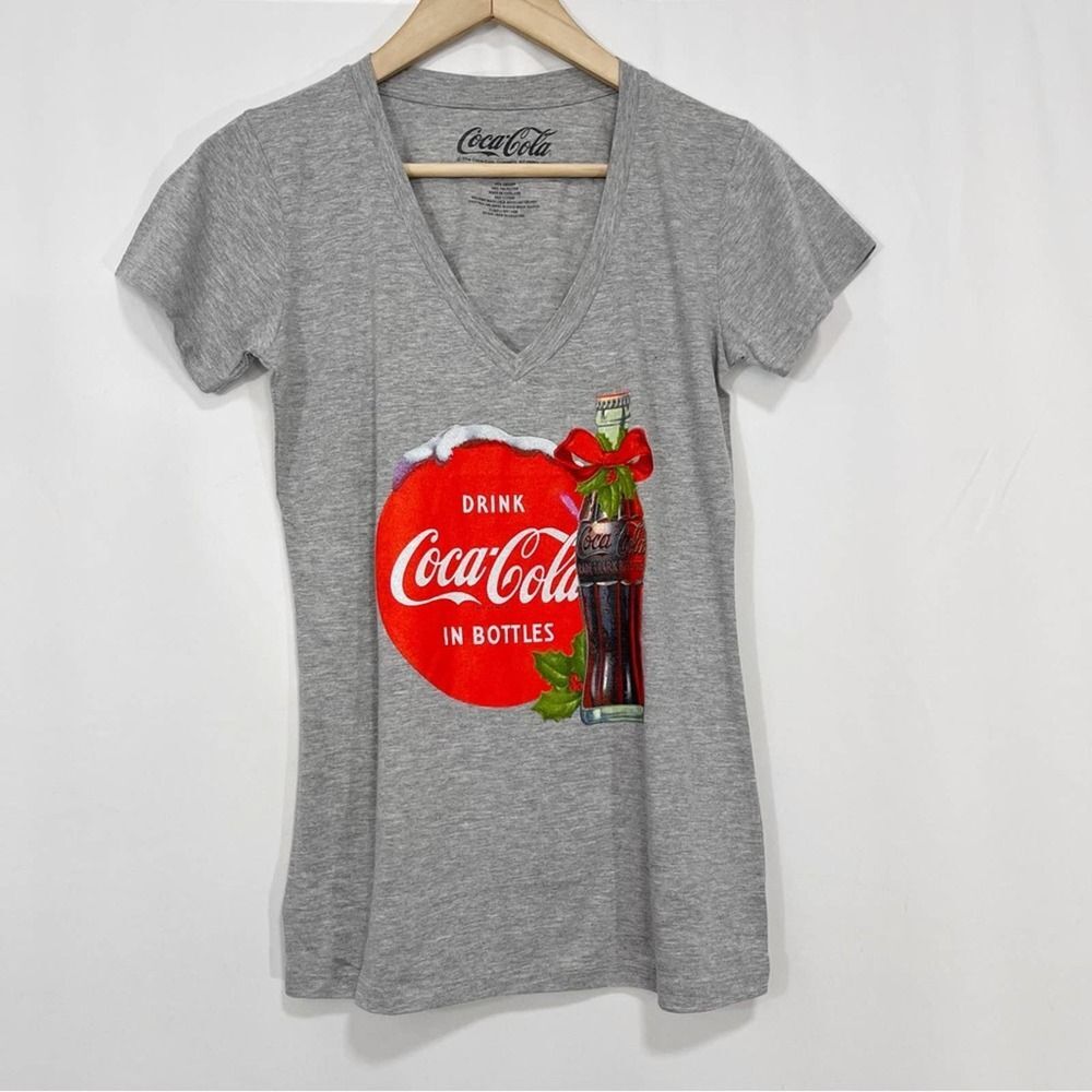 Coca Cola Drink Womens V-Neck Heather Grey Christmas T-shirt Medium